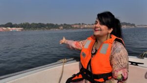 Priyanka Tiwari Instagram - My First Kumbh Mela 🙏

From the moment I arrived, I was mesmerized by the vibrant energy of the Mela. The meticulously planned tent city was a marvel, offering a comfortable and secure stay.

The culinary delights were a treat for my taste buds! Savoring the local flavors and traditional cuisine was an absolute delight.

But the pièce de résistance was the #TrivaniSangamDarshan – witnessing the confluence of the Ganga, Yamuna, and Saraswati rivers was a deeply spiritual experience.

The boat ride along the Ganges was breathtaking, offering a unique perspective on the Mela’s grandeur.

I’m still reeling from the incredible experience, and I’m so thankful to have had the opportunity to be a part of this ancient tradition.

A huge shoutout to @uttarpradeshtourism for their exceptional hospitality and organization!
.
Detail Video is out on my YouTube Channel .

#KumbhMela #Prayagraj #UttarPradeshTourism #SpiritualJourney #CulturalHeritage #mahakumbh2025 #fyp