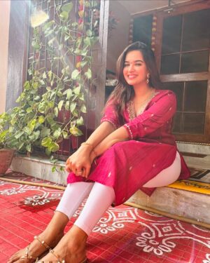 Pujita Ponnada Instagram - Andariki Bhogi Subhakankshalu 🌾🔥✨
.
.
.
#pujitaponnada #happyboghi