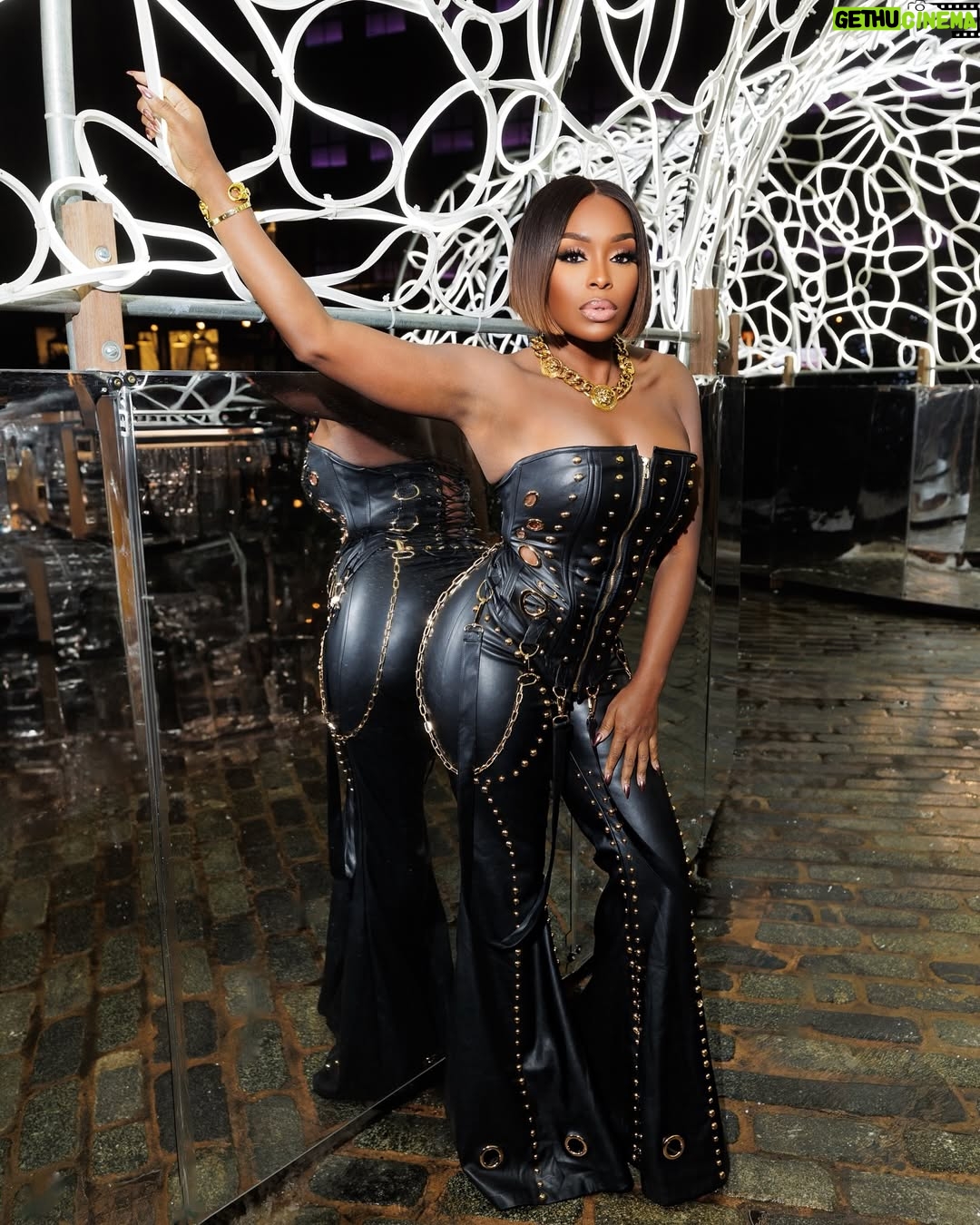 Quad Webb - 43.3K Likes - Tonightās forecast: 100% chance of turning heads. Get into it š
Ms Styled by @hollylarry_
šø @justlevante
MUA @marlissamoniquemua