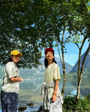 Ra Mi-ran Instagram - #텐트밖은유럽로맨틱이탈리아 #tvn
잊지못할 할슈타트! 또 가고싶은곳에 저장!
호수 수영도 꿈만같고.. 사랑스러운 동생들과 함께해서 더 좋고. 참 할슈타트 맥주도 맛있었다!!!