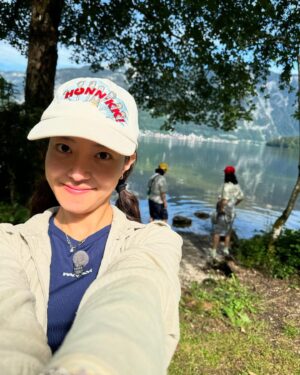 Ra Mi-ran Instagram - #텐트밖은유럽로맨틱이탈리아 #tvn
잊지못할 할슈타트! 또 가고싶은곳에 저장!
호수 수영도 꿈만같고.. 사랑스러운 동생들과 함께해서 더 좋고. 참 할슈타트 맥주도 맛있었다!!!