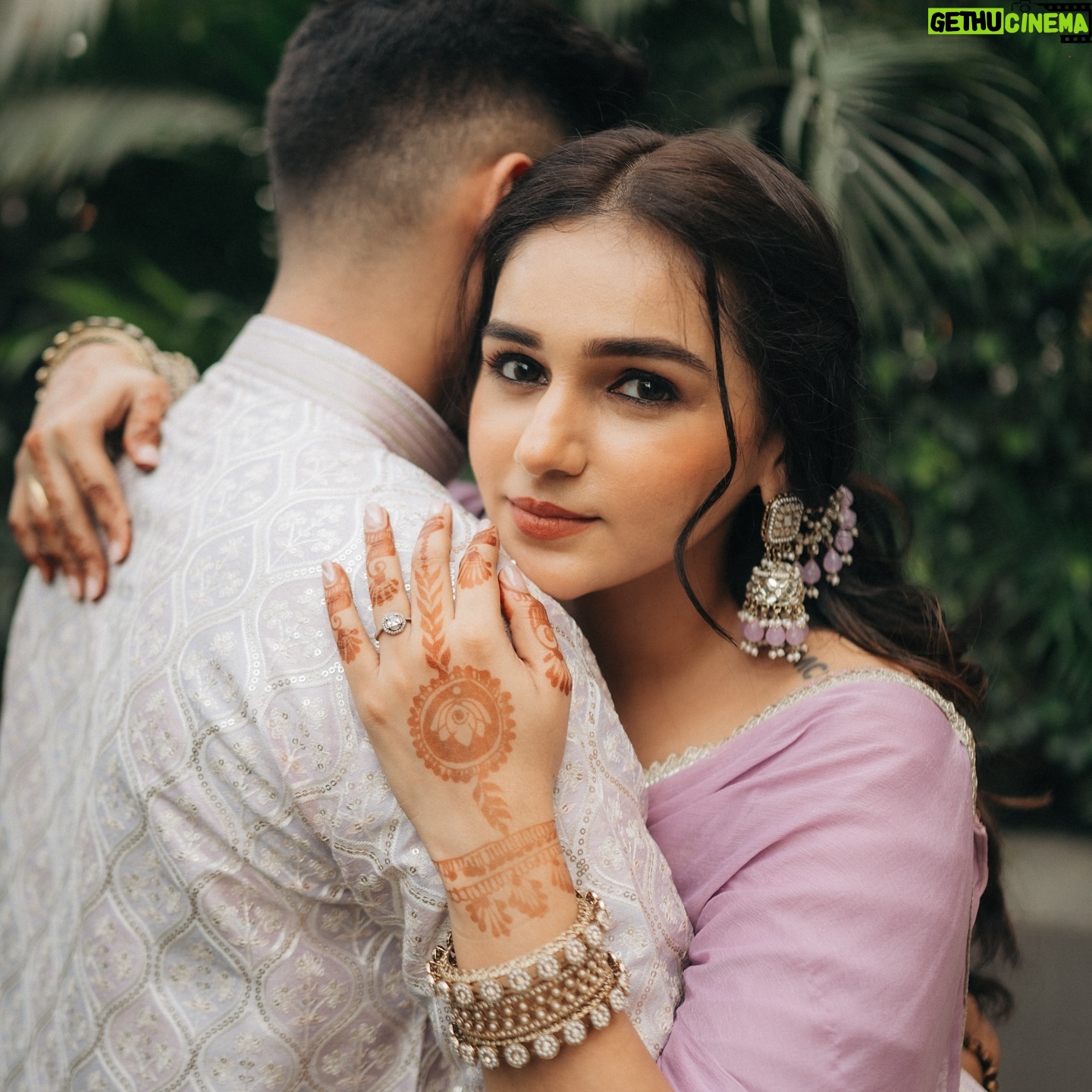 Rachana Mistry - 14.3K Likes - ROKA-fied ✨
.
.
.
Beautifully captured by @chikane_vikrant @therollingstudio_ @_therollingstories 🤍
Hair- @anjaligawali21
.
#BLESSED🙏🏻🧿
#GRATITUDE♥️