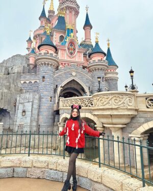 Rachi Sharma Instagram - little rachi was so happy🥺✨🍭💎🤌🏻💗🪩❄️