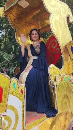 Rakshanda Khan Instagram - On a Chariot of Fire and Wings of Hope!! #queenhelena #prachandAshok #queen #newshow #tvshow #royal #outdoorlocation 
@balajitelefilmslimited 
See you 10pm tonight only on @colorstv