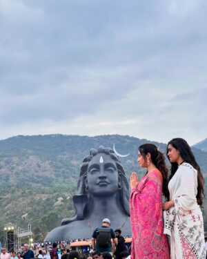 Ramola Instagram - Belated Happy Makar Sankranti!💐
 May the warmth of the season bring happiness, prosperity, and good health into your life. Wishing you all the best for the year ahead!

#harharmahadev #sankrantispecial #makarsankranti #sadguru #aadiyogi #chikballapura #ishafoundation #actressramola
