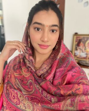 Ramola Instagram - Belated Happy Makar Sankranti!💐
 May the warmth of the season bring happiness, prosperity, and good health into your life. Wishing you all the best for the year ahead!

#harharmahadev #sankrantispecial #makarsankranti #sadguru #aadiyogi #chikballapura #ishafoundation #actressramola