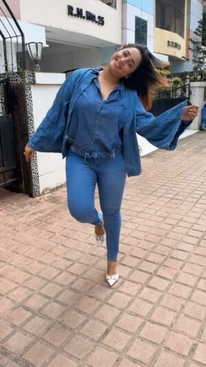 Rani Chatterjee Instagram - When you obssesd for denim 😆 #hellosunday #ranichatterjee