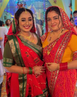 Rani Chatterjee Instagram - आम्रपाली सेट पर आई और इतना हंसा कर गई कि मैं अपने पैरों का सारा दर्द भूल गई पगली है ये Love you 🥰 @aamrapali1101