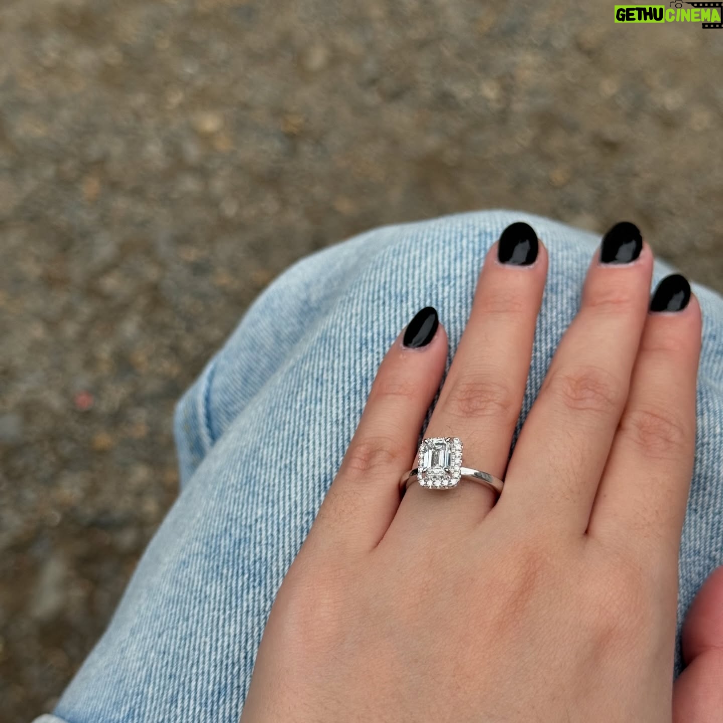 Ranty Maria - 128.5K Likes - my dream ring… and i’m blessed. 🖤🤍