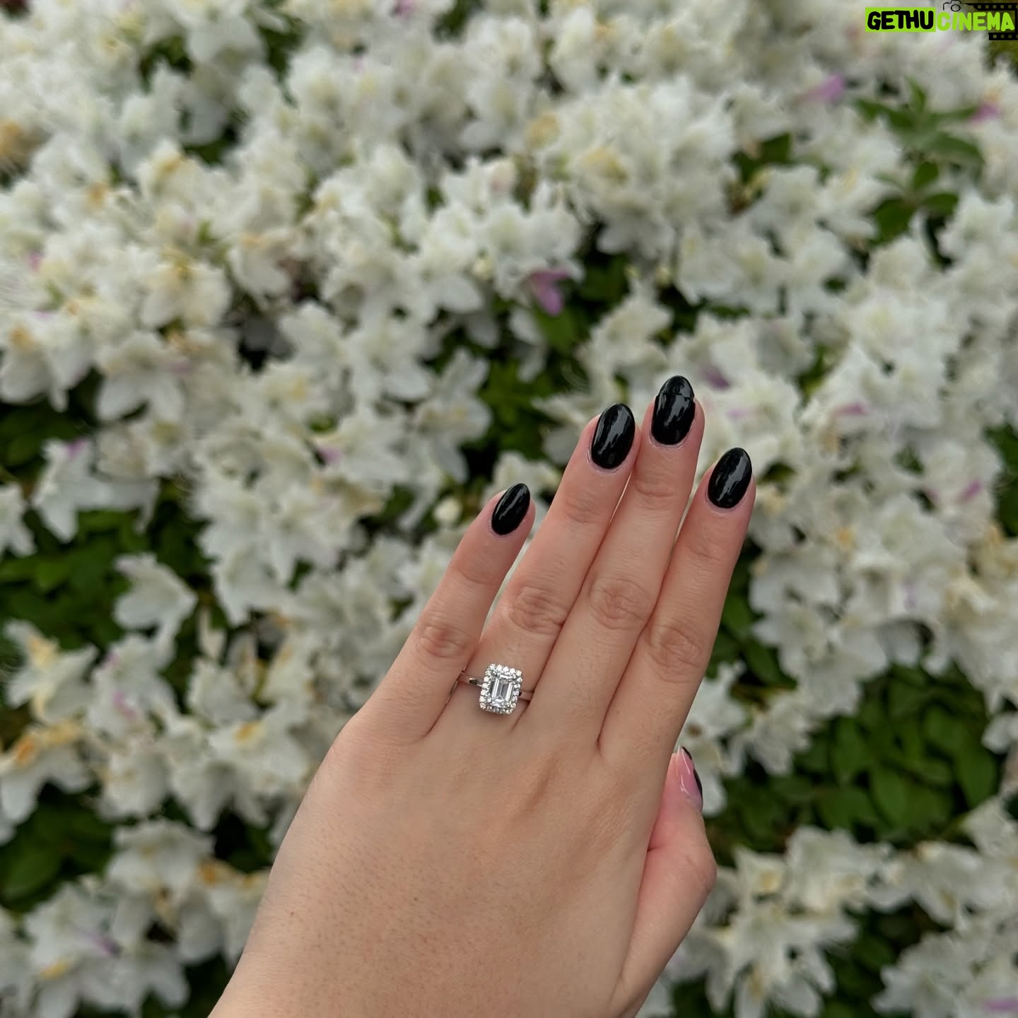 Ranty Maria - 128.5K Likes - my dream ring… and i’m blessed. 🖤🤍