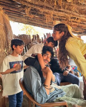 Rasha Thadani Instagram - What a wild ride it’s been. The best years of my life. I couldn’t be more thankful for all the love I’ve been receiving for Janaki. Thankyou for those who watched and loved Azaad. Shooting for this film had been so special and completely irreplaceable. Thankyou for all the feedback as well, taking it into account, working on my craft and will work harder for the next endeavour. Lots of love, Rasha❤️