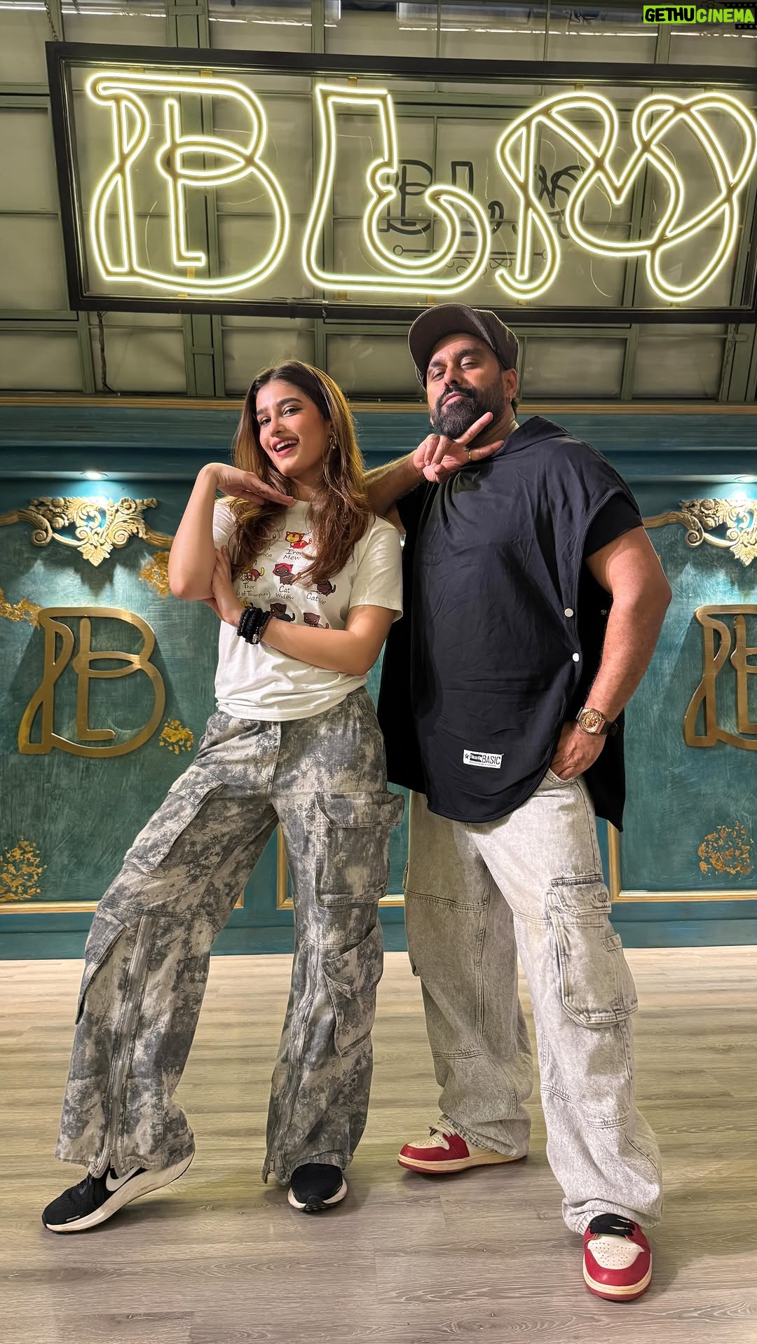 Rasha Thadani - 677.9K Likes - With the man himself @boscomartis !!!! Meeting him for the first time on the sets of Birangay, to then grooving on Tauba Tauba, and then finally shooting for Uyi Amma❤️💥 complete genius Bosco sir, thankyou ❤️🙏🏻 #bondedforlife
Edited by @viragdubal