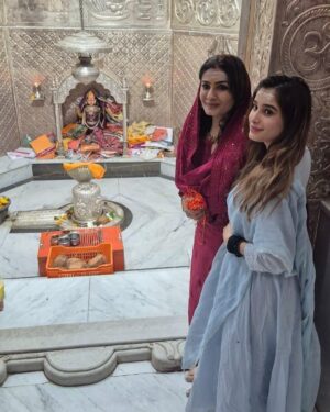 Rasha Thadani Instagram - Nageshwar, my 12th Jyotirling, and Dwarkadhish. Feeling blessed and thankful🙏🏻🕉️❤️ Har Har Mahadev🩵