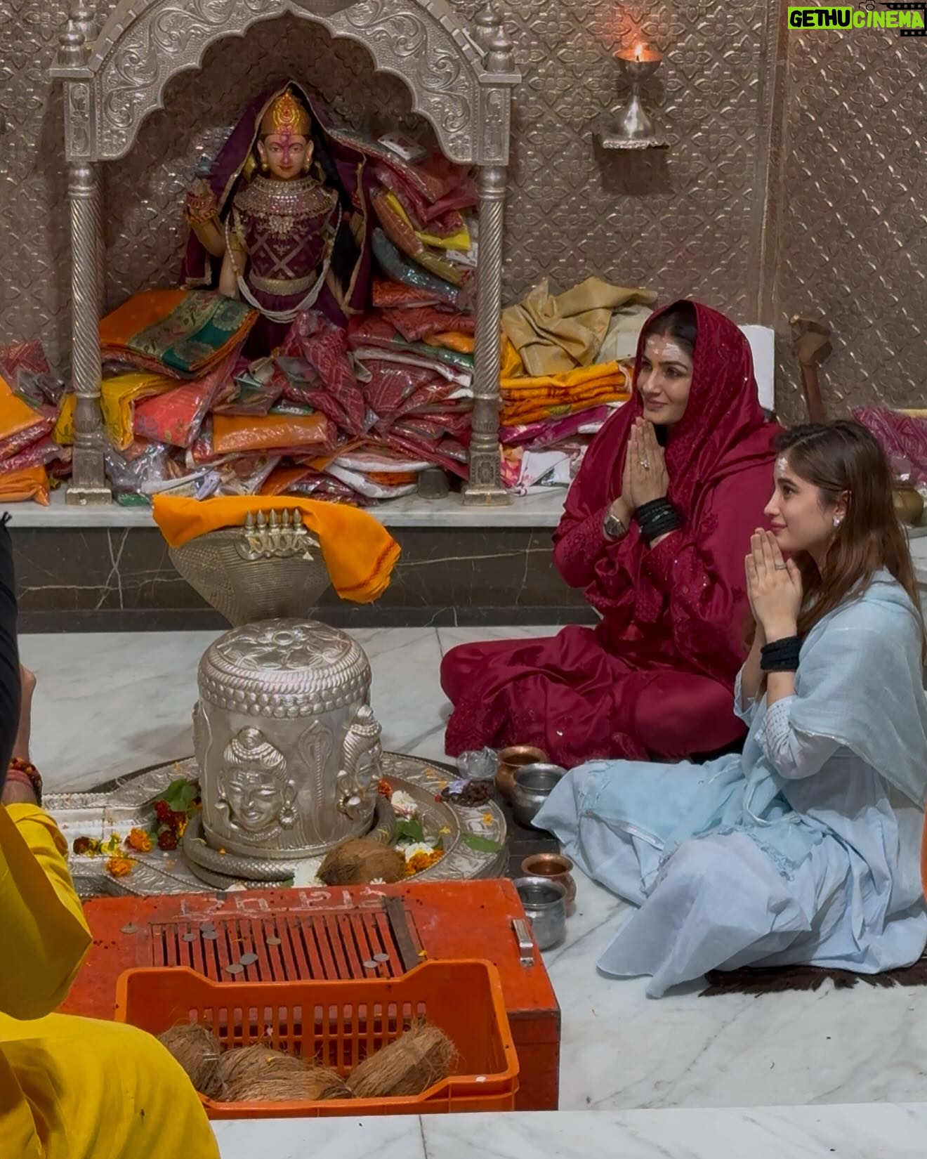 Rasha Thadani - 1 Million Likes - Nageshwar, my 12th Jyotirling, and Dwarkadhish. Feeling blessed and thankful🙏🏻🕉️❤️ Har Har Mahadev🩵