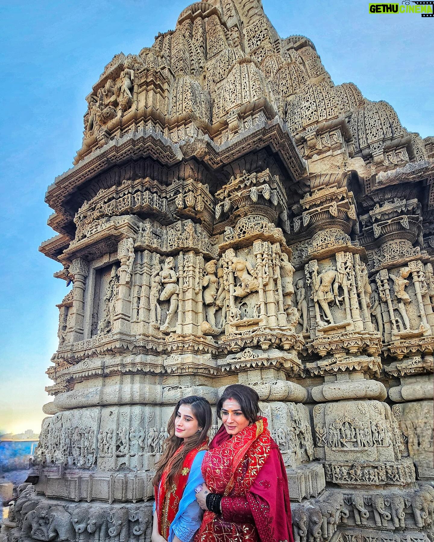 Rasha Thadani - 1 Million Likes - Nageshwar, my 12th Jyotirling, and Dwarkadhish. Feeling blessed and thankful🙏🏻🕉️❤️ Har Har Mahadev🩵