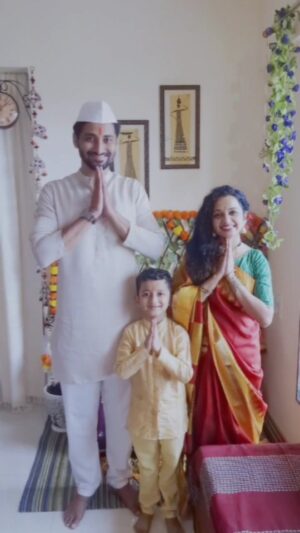 Rashmi Anpat Instagram - गणपती बाप्पा मोरया..🙏🙏❤️❤️
तुझा आशिर्वाद कायम असूदे..🙂
. 
#majhabappa #grateful #happyus #keepblessing