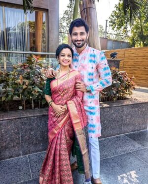 Rashmi Anpat Instagram - Happy Birthday नवरोबा..!🤗🤗 You make my world brighter with your smile and my heart fuller with your love. You are my sunshine on cloudy days and my calm in the storm.
I'm so blessed to call you mine. Here's to celebrating you today and always. I love you endlessly Ami @ameetkhedekar 😘😘❤️❤️
.
#happybirthday #husband #loveyou #bond #us #forever #love #laugh #blessed #ameetkhedekar #rashmaianpat