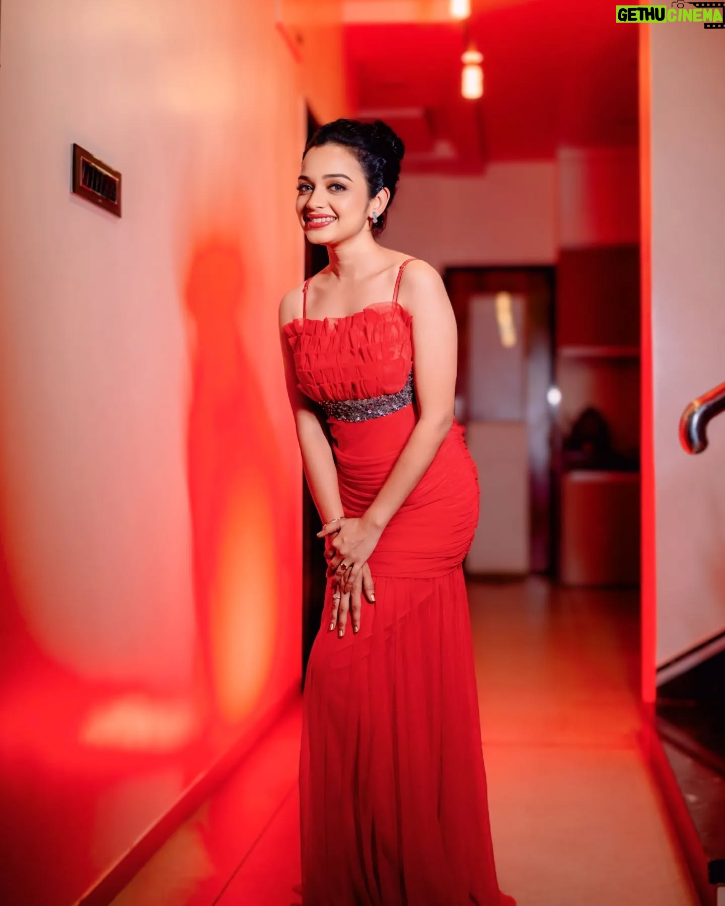 Rashmi Anpat - 8.5K Likes - Keep Smiling And Shining..✨❤️
MUH- @ashishadak_makeupartist
👗- @madhuri_bhambure_makeup_artist
📷- @vikas_bomble_photography
.
#goodmorning #instafam #sunday #vibes #barbie #feel #happyme #live #love #laugh #photoshoot #rashmianpat