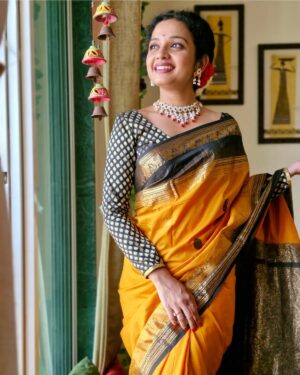 Rashmi Anpat Instagram - देसी vibes ✨💞

Jewellery- @ovees_art_jewellery 
.
#marathimulgi #loveforsaree #happyme #smile #love #laugh #positivity #goodvibes #blessed #curlyhairgirl #rashmianpat