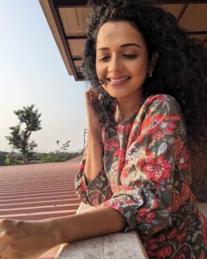 Rashmi Anpat Instagram - ✨✨

#goodmorning #instapeople #fridayvibes #goodhairday #happyme #curlyhairgirl #marathimulgi #rashmianpat