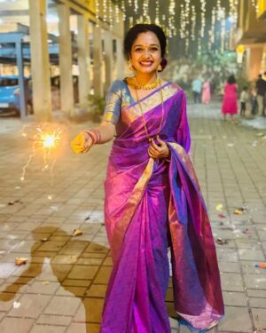 Rashmi Anpat Instagram - Diwali 🎇✨❤️
.
#feativevibes #diwali2024 #happy #love #light #laugh #marathimulgi#rashmianpat