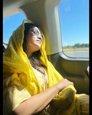 Rasika Vengurlekar Instagram - Good Road,Bright Blue Sky & Lovely Music ✨❤️

PC : @namrata_rudraaj 😘
Thank you Nam’s 💕