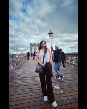 Rasika Vengurlekar Instagram - An Astrophile at Brooklyn Bridge 😍✨❤️

#astrophile #Skylover #brooklyn #brooklynbridge #mhjliveinusa #mhjrocks #newyork #newyorkdiaries