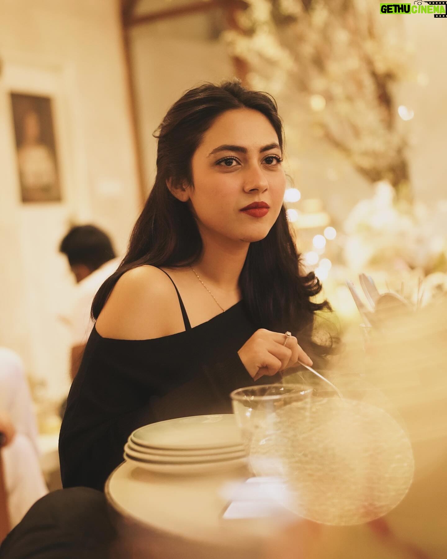 Reem Shaikh - 207.2K Likes - I blinked and suddenly I had a Valentine .. ♥️
📸 - @dop_praveenkhaitan