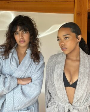 Regan Aliyah Instagram - xo kitty season two is out. forgive juliana for episode two. love u xoxo