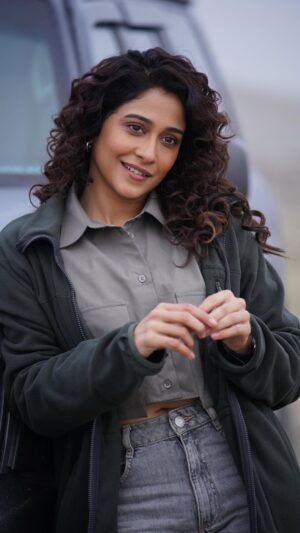 Regina Cassandra Instagram - To play an antagonist that your audience falls in love with is a high that only a lucky few get to experience. Being one of them wasn’t something I planned, of course. Who plans these things anyway?! But gosh, has it been exhilarating.

When #MagizhThirumeni sir was confident that I should only dub, I felt a rush of excitement and mixed emotions. His patience and the grace with which he handles situations truly set him apart.

#AjithKumar sir, your love for breaking notions and stereotypes, and always encouraging everyone around you to live life to the fullest with all the passion one can muster, is so addictive. One just needs to watch and learn. Thank you for the beautiful memories.

@trishakrishnan, your journey has been such an inspiration to me. I’m in awe of the magic you create.

@arjunsarjaa sir, no one before, no one after. I’m a fan of that swag!

@actorarav with a base voice nothing like the Michael on screen, you’re the Arav we all love. I don’t usually get too close to people I work with, but @actorarav and @nikhilnair.1, you guys made me feel like we were old friends shooting together after ages. Of course, you knew Baku like it was your father’s backyard. 😂

@omdop sir, thank you for making me look my best! I hope you go from “Hollywood padam maadhiri irukku” to “avanga Hollywood padam panranga.”

@anirudhofficial, you really fired up the film. Star boy! You were the first person to give me feedback about Deepika, and it stuck. 🙏🏽

Kothandham sir, our dubbing engineer. What a boss. His excitement made my 7/8-hour dubbing shifts a breeze.

Devan sir, Shiva sir, and the entire direction team (the local Azerbaijani crew and our Indian crew) really slogged it out. But I guess we all learned some Azeri in the bargain😛

(Continued in comment below)👇