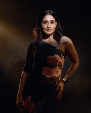 Regina Cassandra Instagram - Roses are red 
Chocolates are brown
I’m just here for the candy and night out about town 🙃