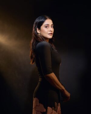Regina Cassandra Instagram - Roses are red 
Chocolates are brown
I’m just here for the candy and night out about town 🙃