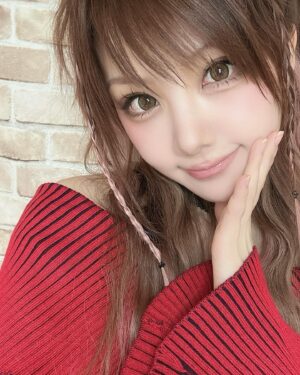 Reina Tanaka Instagram - .
後ろのレンガがグニョグニョやけん めっちゃ加工やん!!って言われそうやけど、これ布やけんグニョグニョするとよ！！

……まぁアプリで撮っとーけども🤭

久しぶりにハーフツインしたっちゃけど
昔を思い出すね💭❤️

#ハーフツイン