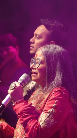 Rekha Bhardwaj Instagram - On this #ThrowbackThursday, we return to a night where time stood still, and the air itself seemed to sing. 🎶✨

@rekha_bhardwaj Ji’s voice, rich with emotion, echoed through the walls of the Capital’s Palace, weaving stories that touched the deepest corners of the heart. Each note she sang felt like a bridge between past and present, a moment suspended in eternity!

A night of magic, a night of memories - forever etched in the soul. 

@rekhabhardwajlive @sourabhjoshiofficial @tmtalentmanagement @agamwalia__ @coustubh

#TajPalaceNewDelhi #TajHotels #Since1983 #RekhaBhardwaj #LiveNight #Concert