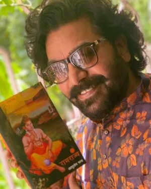 Renuka Shahane Instagram - परमपूज्य दद्दाजी की कृपा से, पूज्य मम्मी ,पूज्य बाबूजी एवं आप सब के ध्यार और आशीर्वाद से रानाजी को मध्य प्रदेश सरकार द्वारा वर्ष २०२० के लिए रामराज्य के लिए अखिल भारतीय साहित्य अकादमी पुरस्कार घोषित हुआ है 🙏🏼🙏🏼
@ashutosh_ramnarayan ❤❤🙏🏾