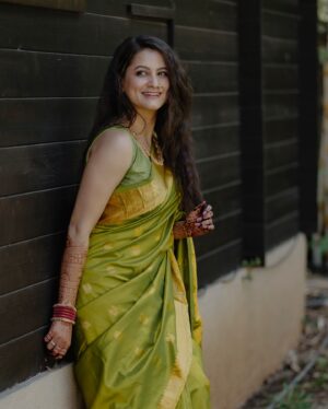 Revati Lele Instagram - 🌸🍃

📸 @fotocopy_vm 💕
Mehendi artist - @gauris_artistic_heena 💕