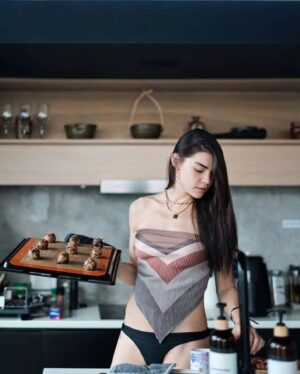 Rhian Ramos Instagram - 5 years ago, my obsession for the perfect chocolate chip cookie began. For the first time ever, I've decided to make them available to the public.
Visit https://basbakes.cococart.co/ to order now, and we'll deliver them tomorrow. 🤫