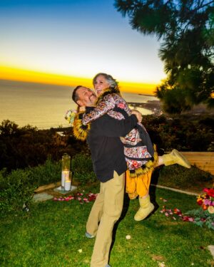 Ricki Lake Instagram - It’s all gone. 💔 
I can’t believe I am typing these words. 
After a valiant and brave effort by our friend and hero @kirbykotler_  Ross and I lost our dream home. This description ‘dream home’ doesn’t suffice. It was our heaven on earth. The place where we planned to grow old together. We never took our heavenly spot on the bluff overlooking our beloved malibu for granted, not even for one second. I shared our sunset 🌅 views almost daily with all of you. 
This loss is immeasurable. It’s the spot where we got married 3 years ago. 
I grieve along with all of those suffering during this apocalyptic event. 
Praying for all of my neighbors, my friends, my community, the animals, the firefighters and first responders. 
More to share soon of how we escaped with Dolly and not much else. For now I grieve. 💔💔💔