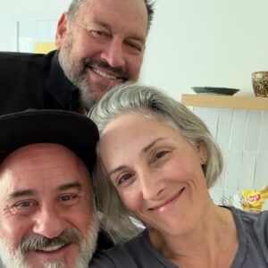 Ricki Lake Instagram - Happy Birthday to one of the brightest lights in my life. @johnbonny_la 
YOU are the magic, the secret sauce, the bees knees. Nothing I can say can fully express how much you mean to me.
Celebrating you and your masterpiece of work, that was my home and garden in Malibu. We will do it again. 
Happy Birthday my dear friend. ❤️‍🩹
