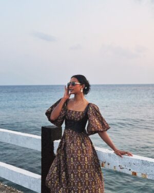 Rida Tharana Instagram - If you don’t know how to love yourself, the universe will keep sending you people that don’t know how to love you either. 
App : OldRoll
I’ve tagged all the brands…