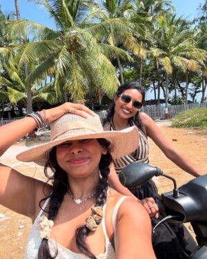 Rida Tharana Instagram - If you don’t know how to love yourself, the universe will keep sending you people that don’t know how to love you either. 
App : OldRoll
I’ve tagged all the brands…