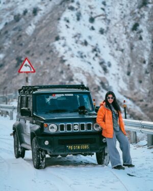 Ridergirl Vishakha Instagram - Driving DREAMS in white ❄️

(Spiti, winter, off-road, snow, ridergirlvishakha)