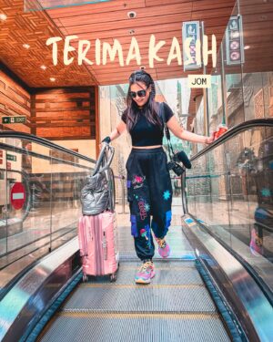 Ridergirl Vishakha Instagram - “Yeh toh bas shuruvat hai” 

Also tripping over my hairstyle here, that my mom made🫶❤️

#ridergirlvishakha #rgvinmy #malaysia #airport