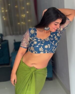 Ridhi Instagram - 👀🧐

#ridhi#explore#explorepage

#trending#trendingreels#posts#telugu#ridhiofl#ridi#loveislove#reef2reef#viralsongs#songs#chepakallapapa#devisriprasad