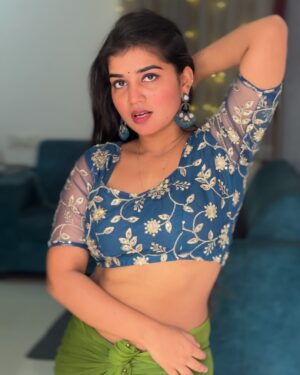 Ridhi Instagram - 👀🧐

#ridhi#explore#explorepage

#trending#trendingreels#posts#telugu#ridhiofl#ridi#loveislove#reef2reef#viralsongs#songs#chepakallapapa#devisriprasad
