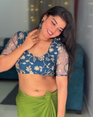 Ridhi Instagram - 👀🧐

#ridhi#explore#explorepage

#trending#trendingreels#posts#telugu#ridhiofl#ridi#loveislove#reef2reef#viralsongs#songs#chepakallapapa#devisriprasad