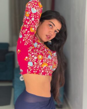 Ridhi Instagram - Hey alexa play vaalu kanuladana……😍🤩

#ridhi#explore#explorepage#trending#trendingreels#viral#viralreels#instagram#instadaily#loveislove#feed#reef2reef#vaalukanuladaanasong🎶 #telugu#ridhiofl#ridi #posts#love