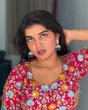 Ridhi Instagram - Hey alexa play vaalu kanuladana……😍🤩

#ridhi#explore#explorepage#trending#trendingreels#viral#viralreels#instagram#instadaily#loveislove#feed#reef2reef#vaalukanuladaanasong🎶 #telugu#ridhiofl#ridi #posts#love