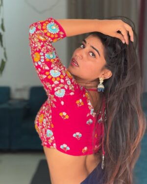 Ridhi Instagram - Hey alexa play vaalu kanuladana……😍🤩

#ridhi#explore#explorepage#trending#trendingreels#viral#viralreels#instagram#instadaily#loveislove#feed#reef2reef#vaalukanuladaanasong🎶 #telugu#ridhiofl#ridi #posts#love