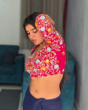 Ridhi Instagram - Hey alexa play vaalu kanuladana……😍🤩

#ridhi#explore#explorepage#trending#trendingreels#viral#viralreels#instagram#instadaily#loveislove#feed#reef2reef#vaalukanuladaanasong🎶 #telugu#ridhiofl#ridi #posts#love